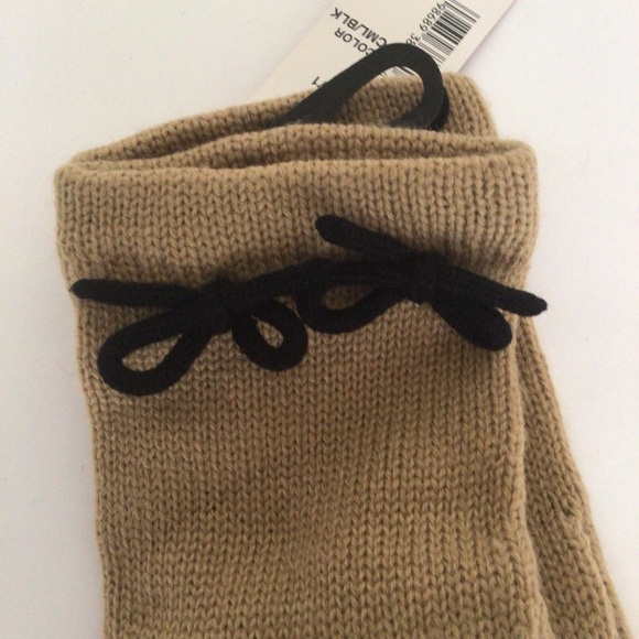 LIZ CLAIBORNE VILLAGER CAMEL COLORED BOW DETAIL KNIT GLOVES NWT - Picture 3 of 6